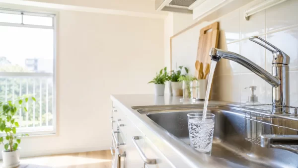 団地や築年数の経った住宅で「水道水の臭い・色」が気になるのはなぜ？